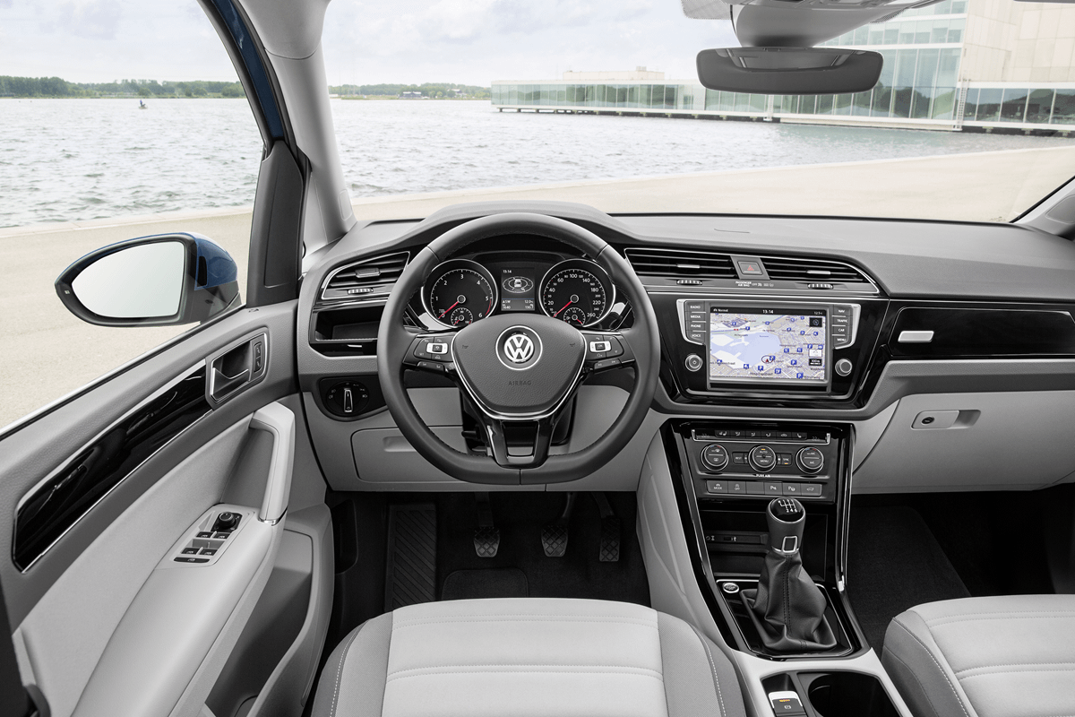 Volkswagen Touran (2024) interior