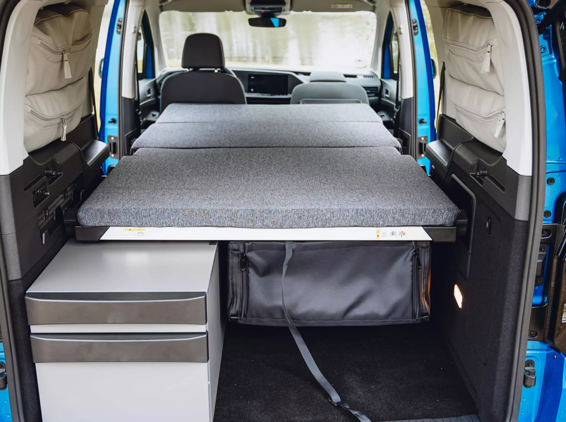 Volkswagen Caddy California Bed