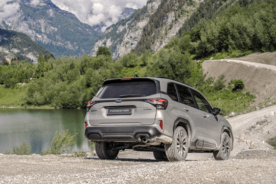 Forester E-Boxer | Subaru, Silverstone | Woodcote & Copse