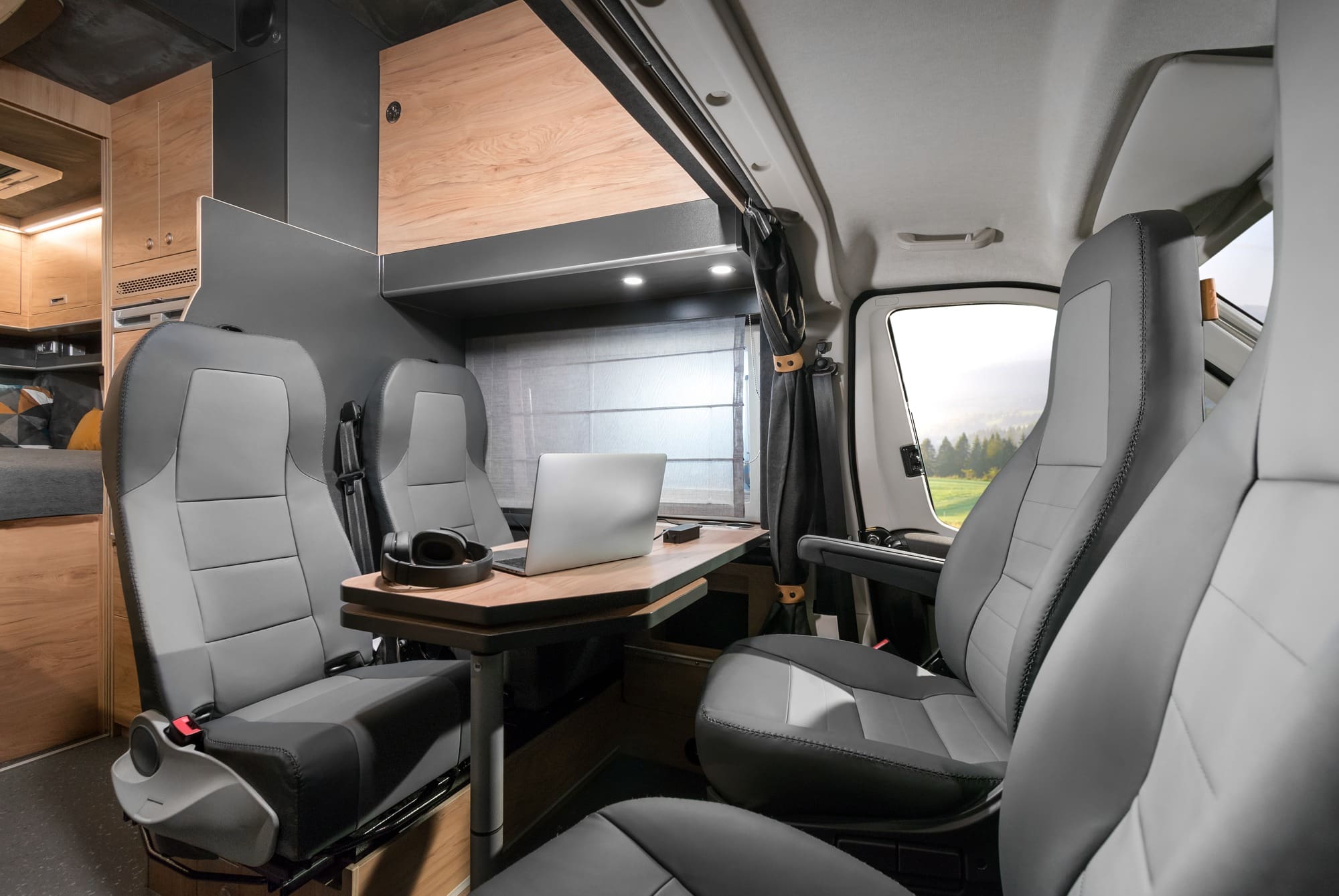 globe traveller interior