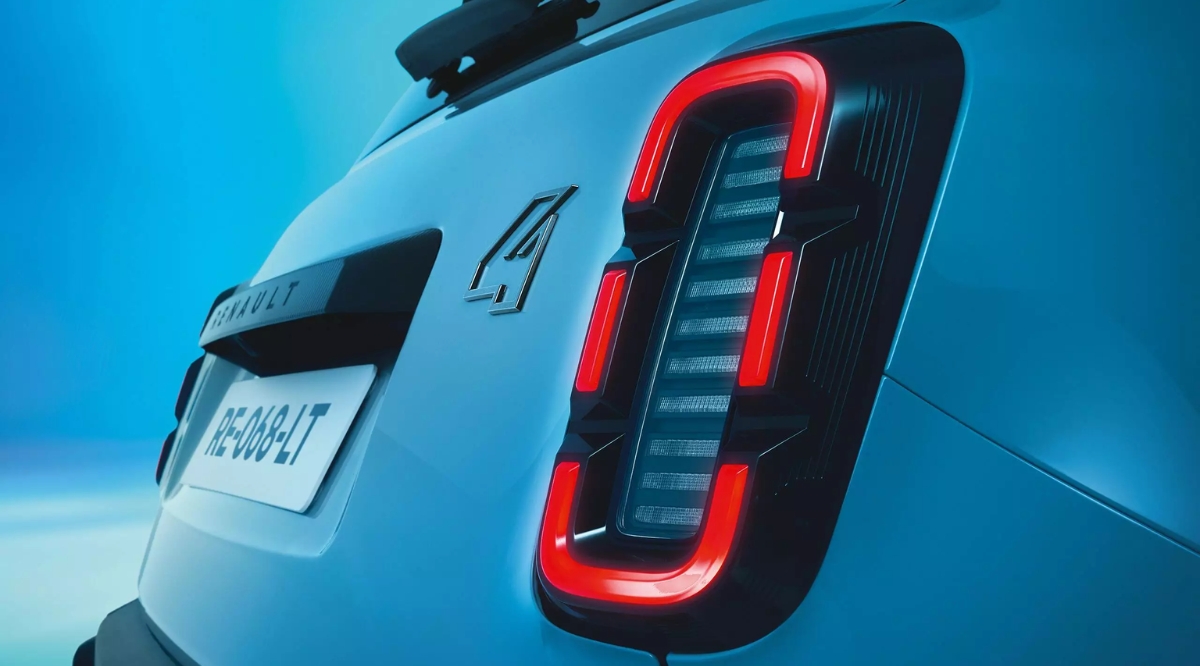 RENAULT 4 E-TECH ELECTRIC