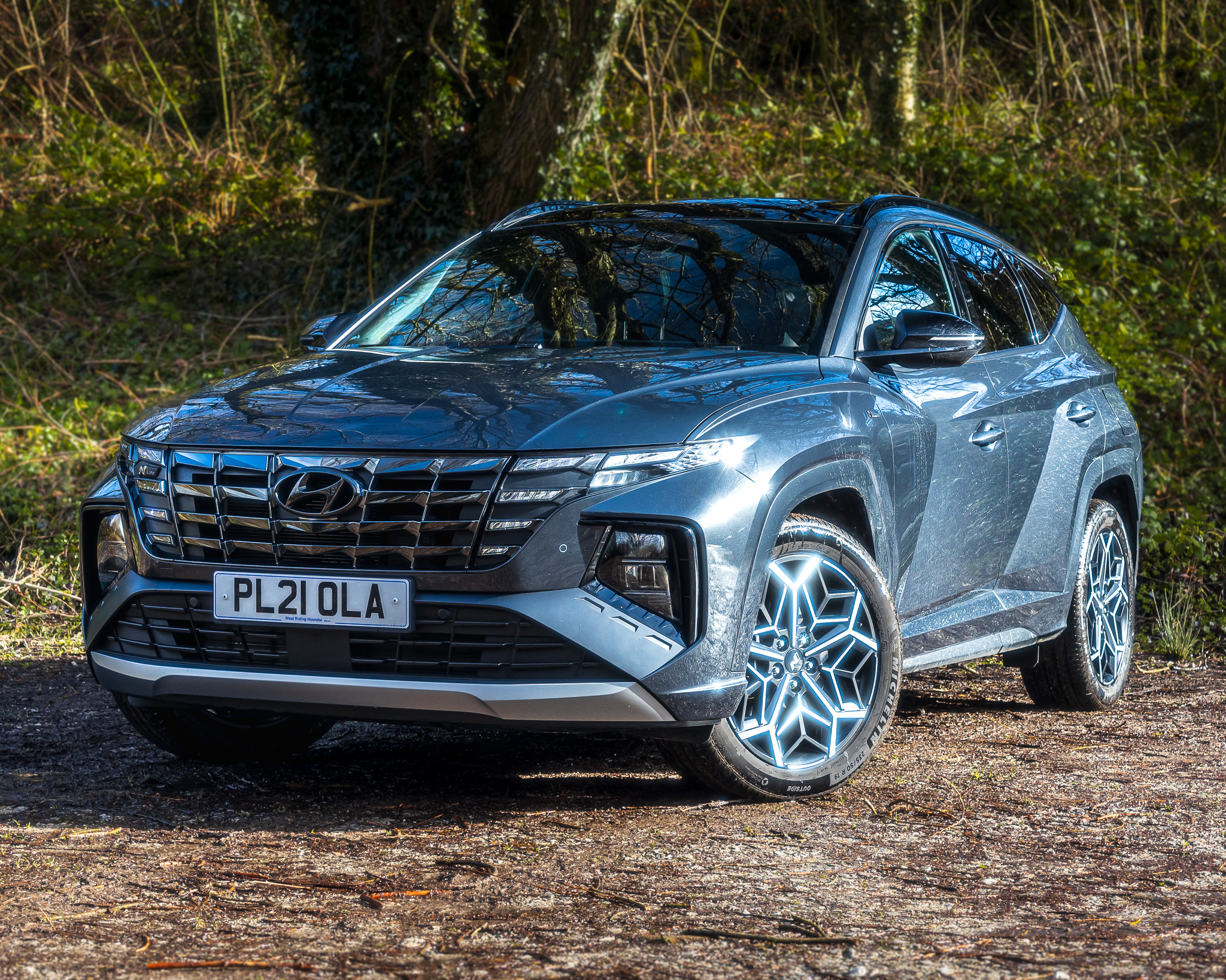 front view of hyundai tucson