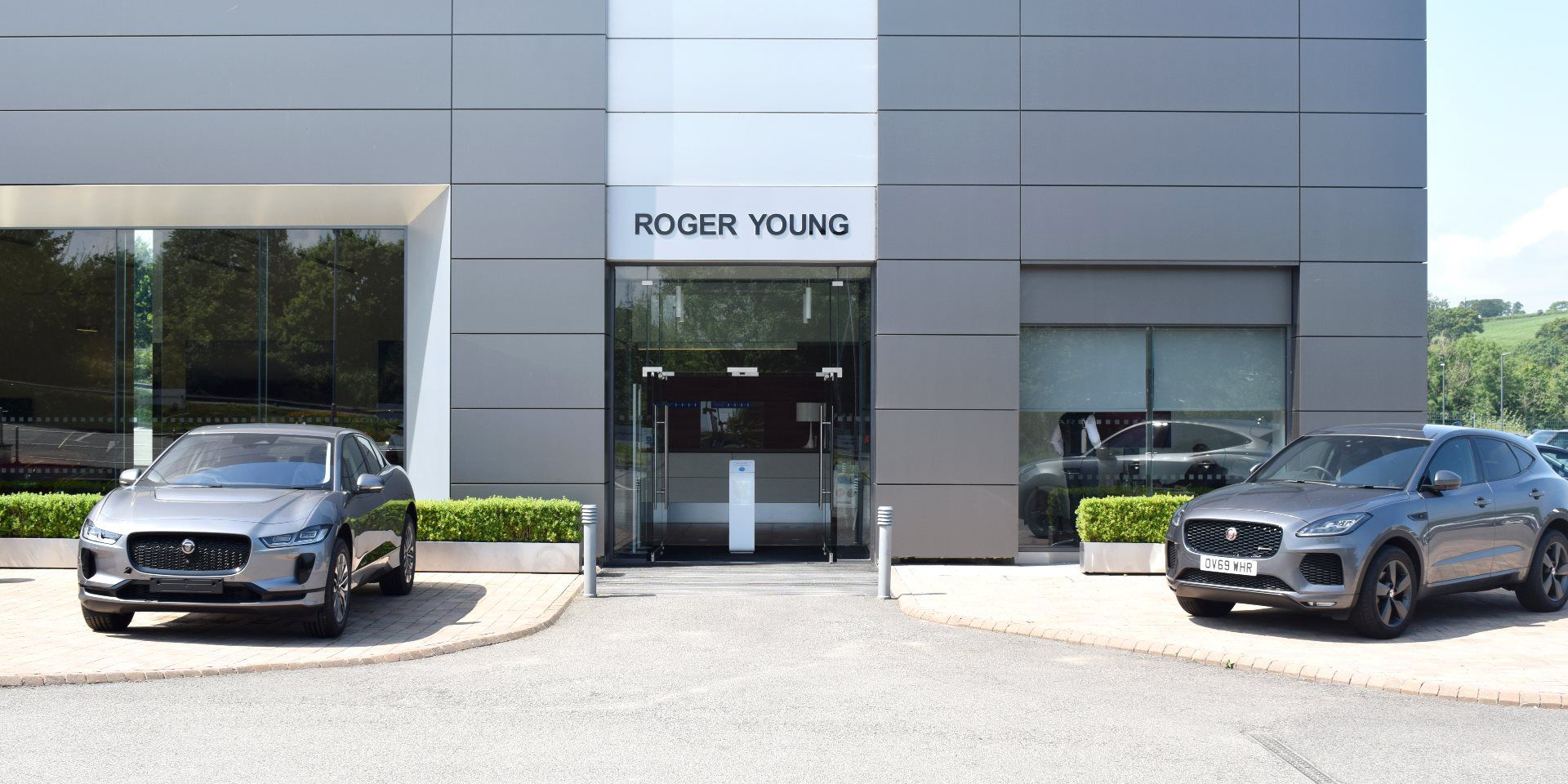 Land Rover, Jaguar, Isuzu Dealers Saltash, Cornwall Roger Young