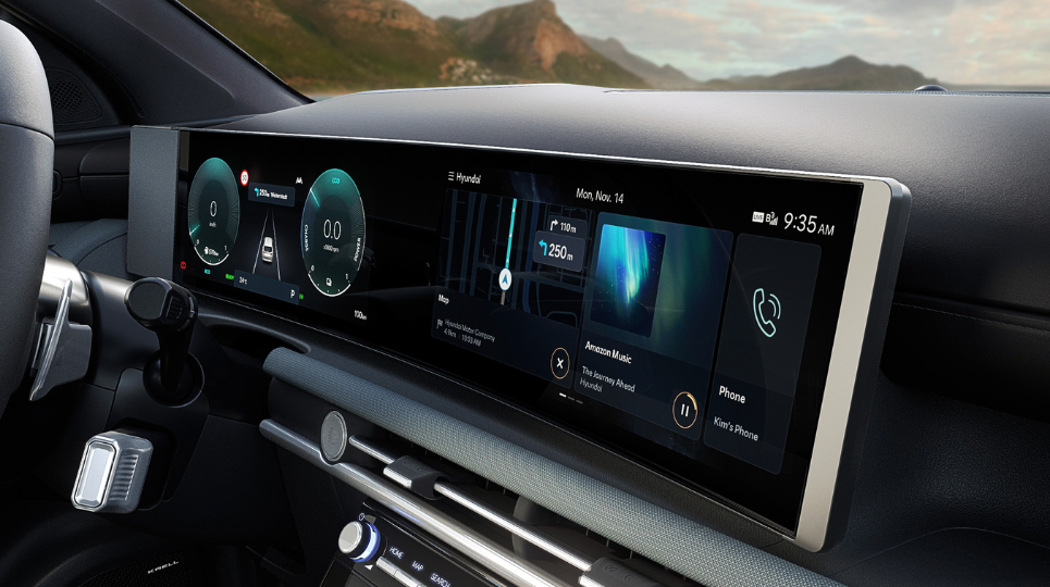 Hyundai Tucson panoramic digital display