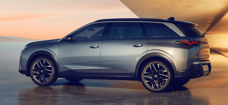 ぜ Peugeot e-5008 review: Stylish seven-seater EV gets a range