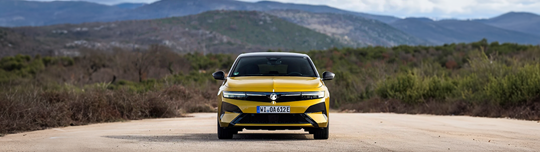VAUXHALL OPENS ORDERS FOR NEW ASTRA AND INTRODUCES PETROL AUTOMATIC VERSION