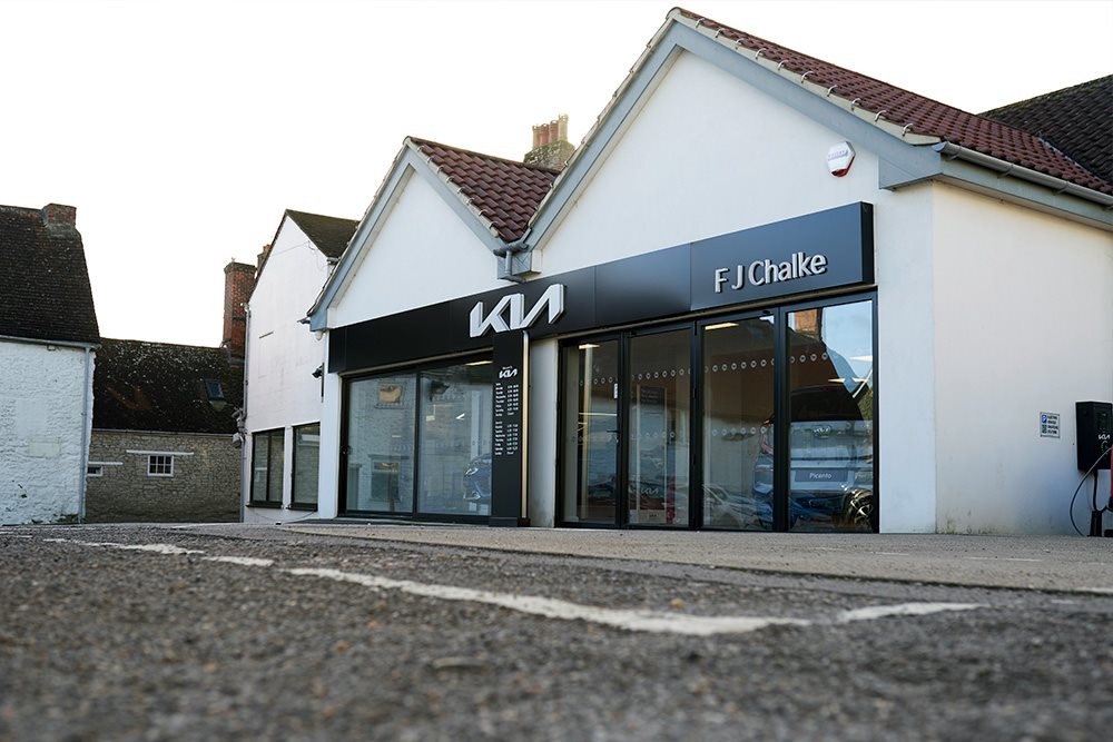 kia dealership outside