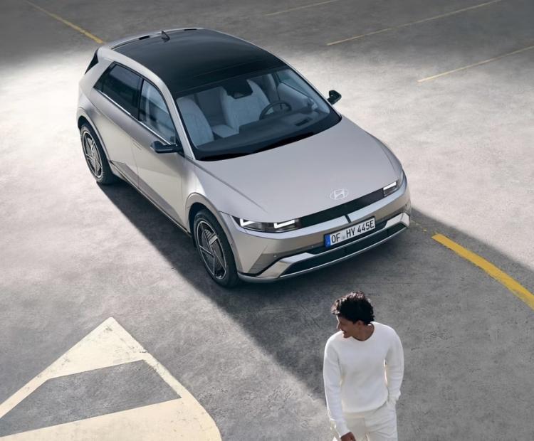 The Hyundai IONIQ 5 gallery image 1