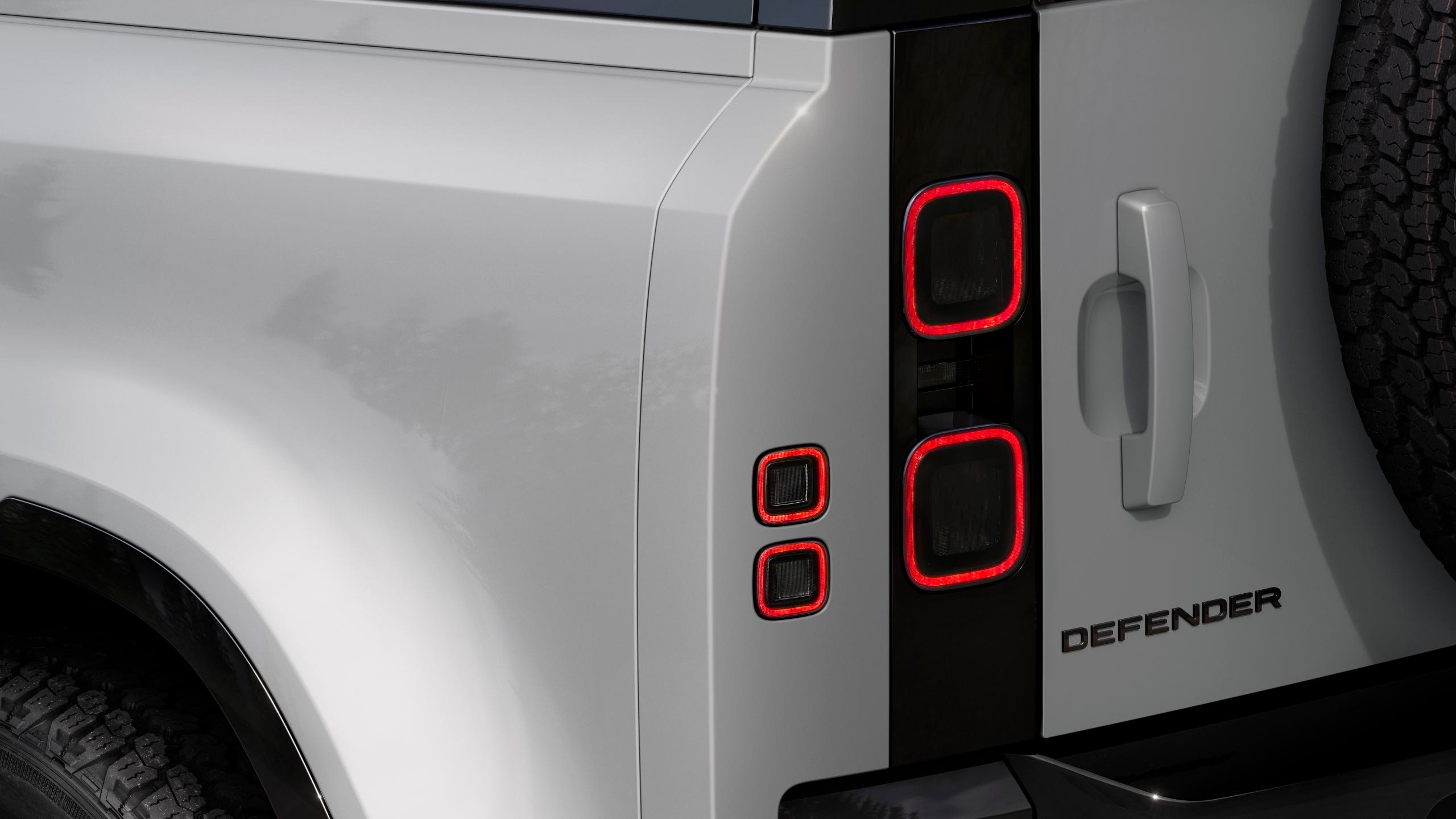 zoomed in back light of DEFENDER 90