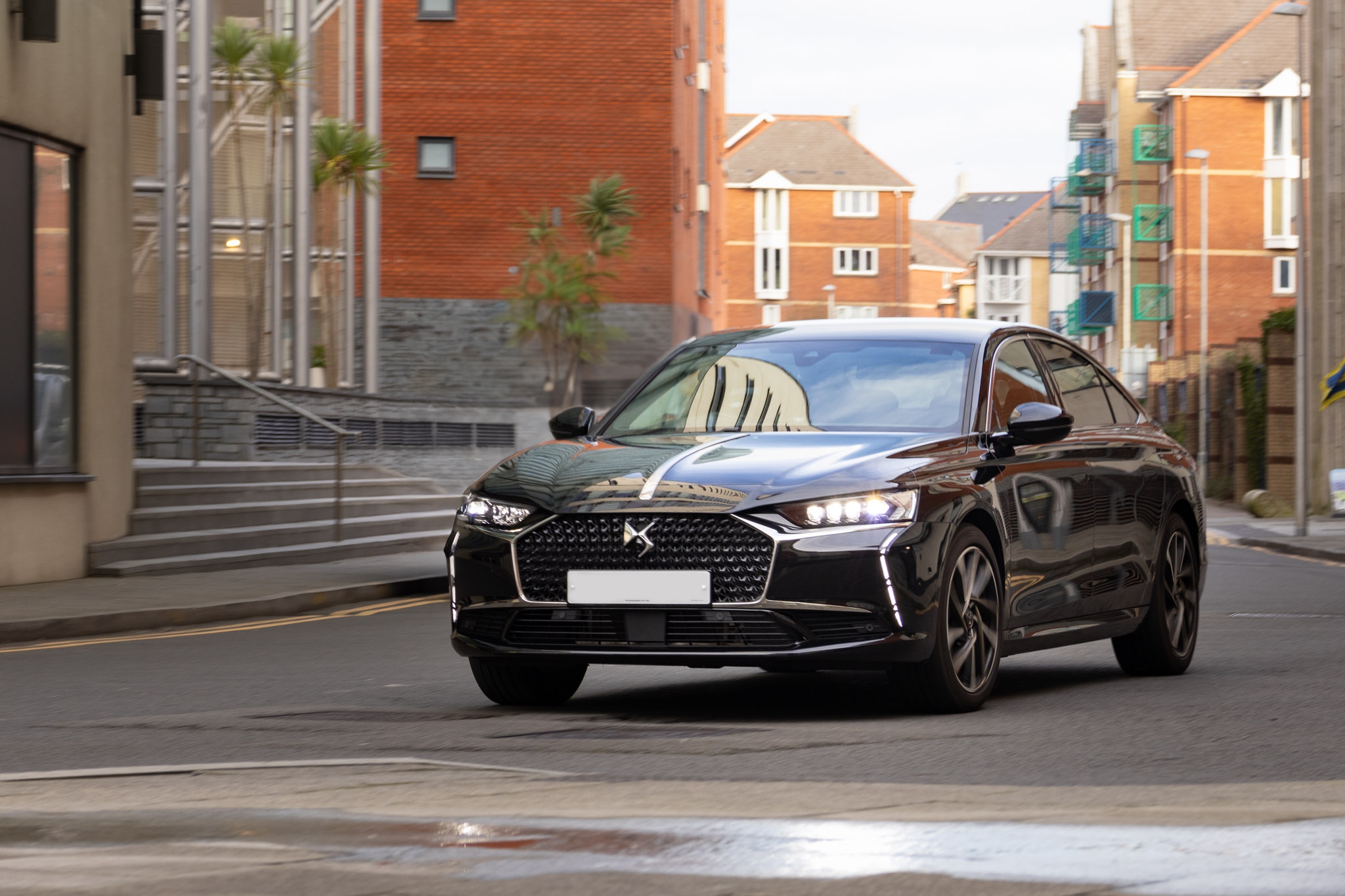 DS9 driving in the city