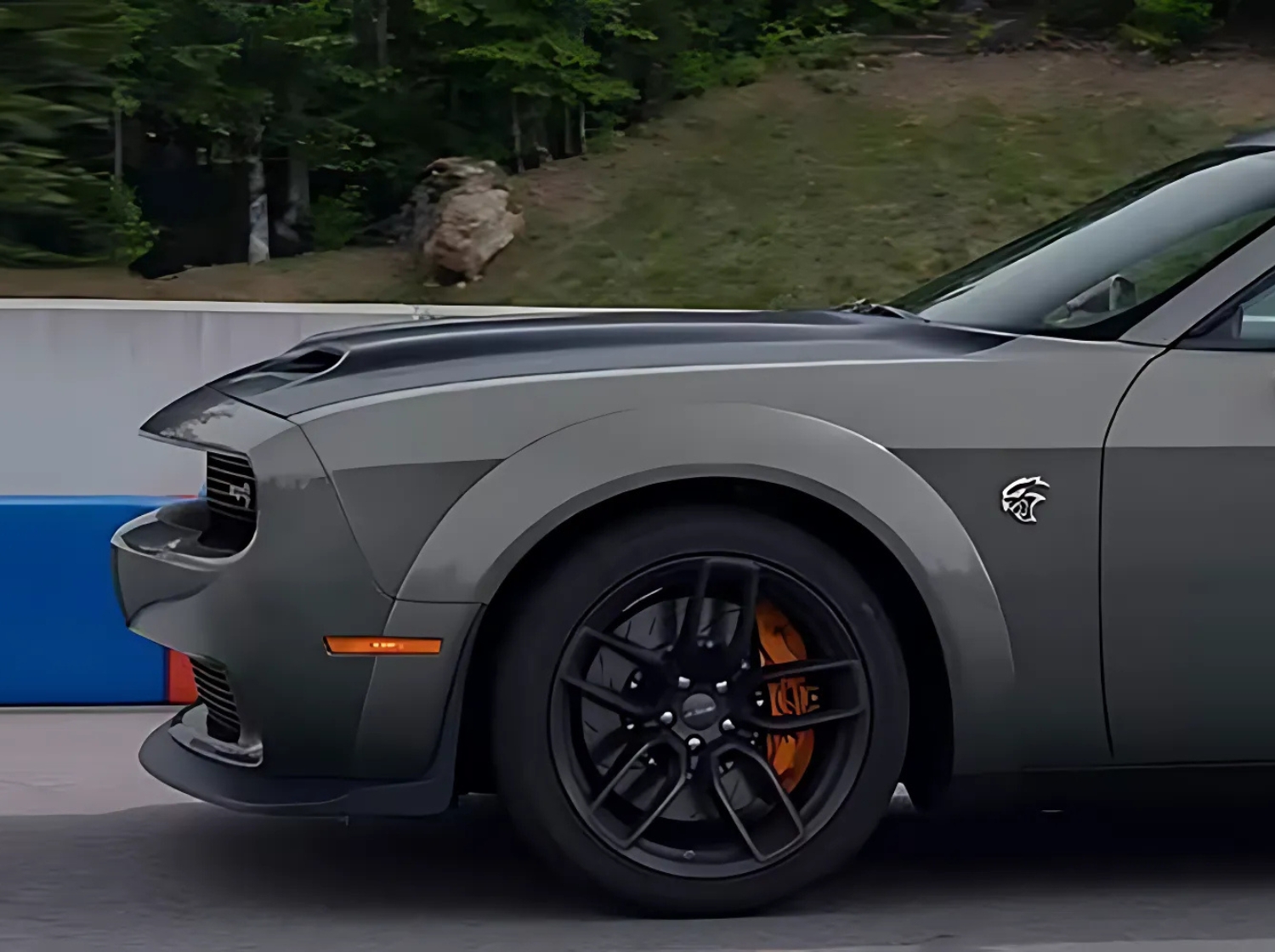 Challenger hellcat front wheels