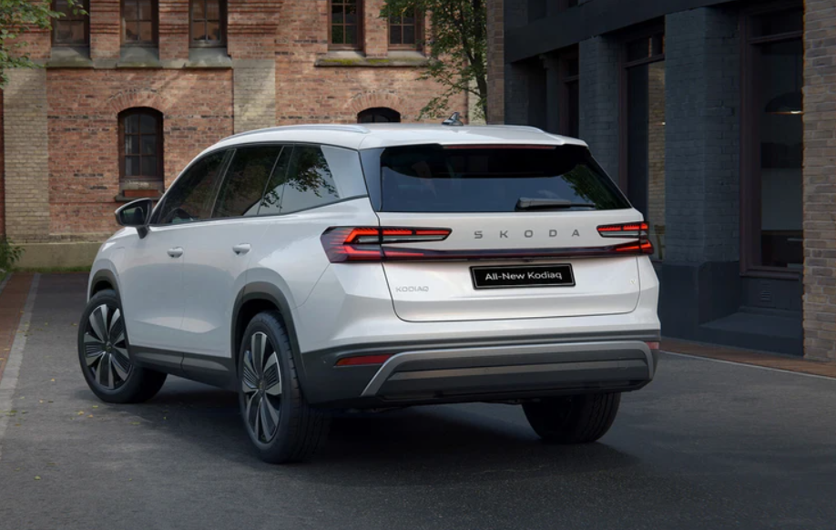 White SKODA Kodiaq iV Rear Side View