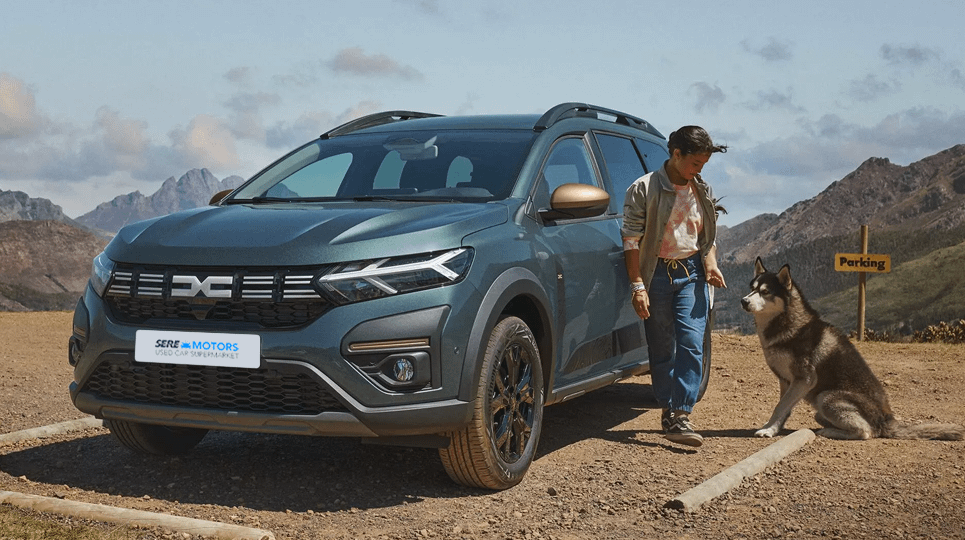 Dacia Jogger with Dog and Owner