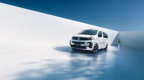 NEW VIVARO L1H1 120PS
