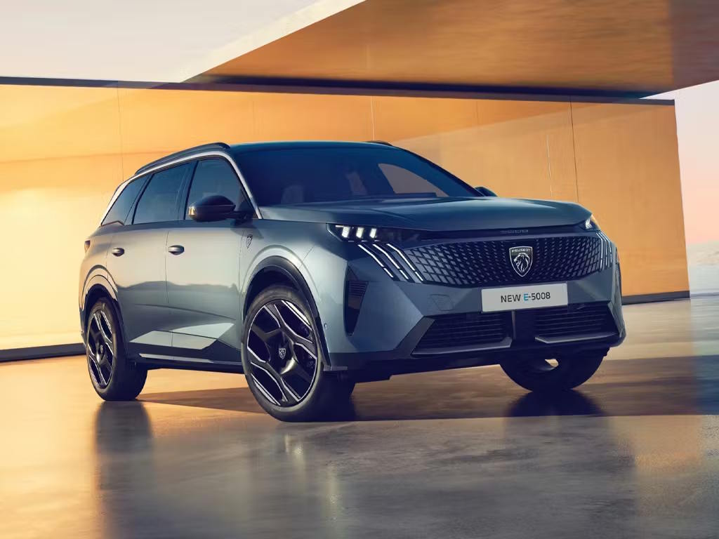 Peugeot e-5008