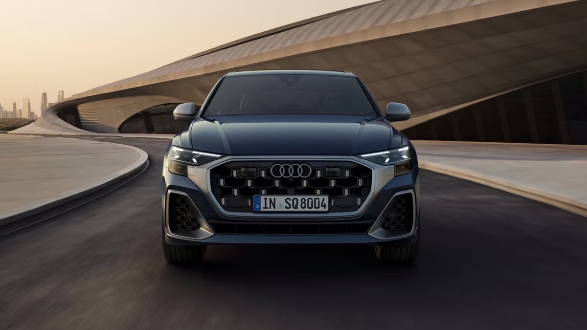 front view of audi sq8