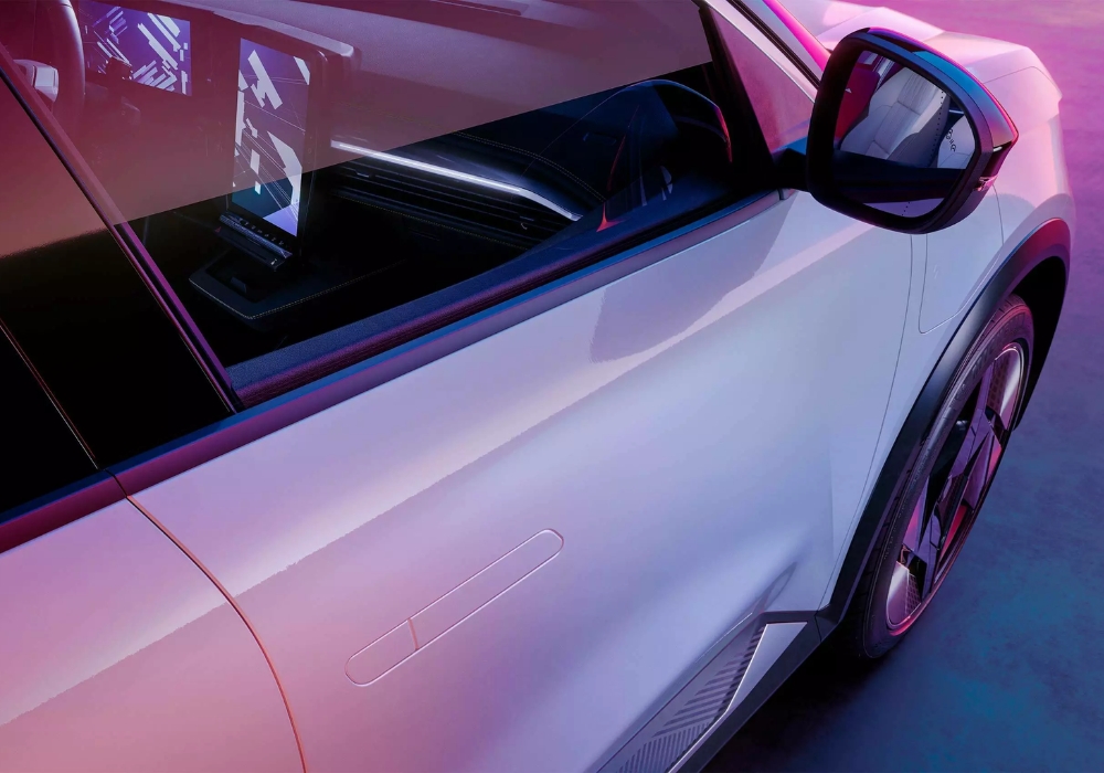 Close-up side detail of Renault Scenic E-Tech highlighting flush door handles and body sculpting.
