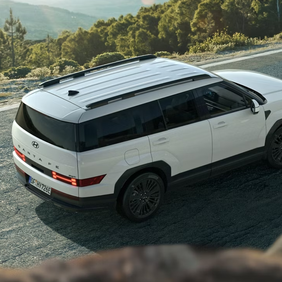 white hyundai sante