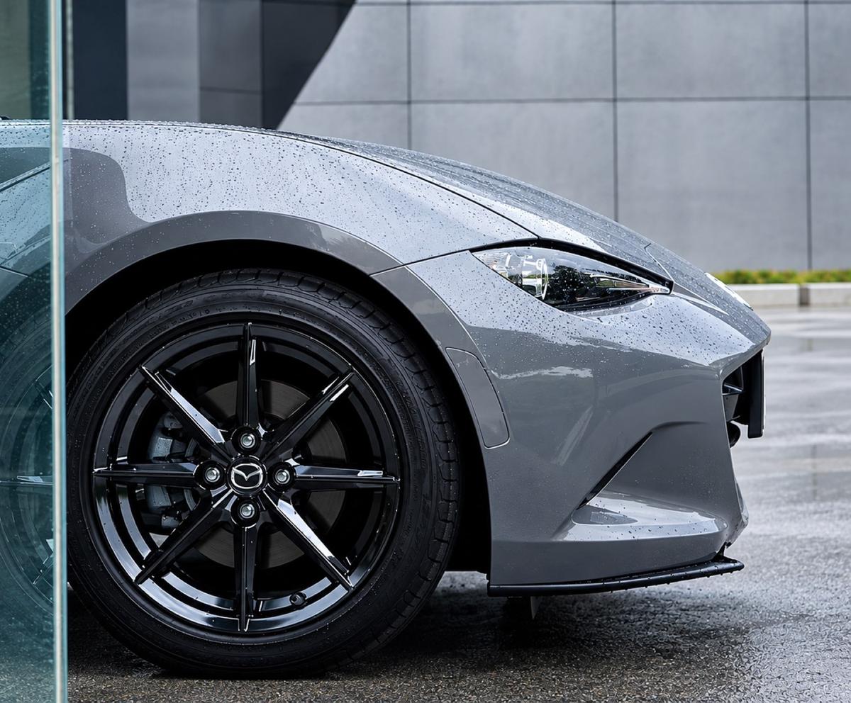 Mazda MX-5 gallery image 1