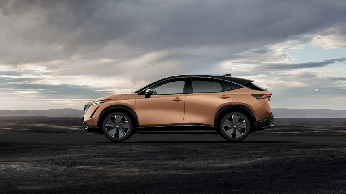 Side view of the Nissan Ariya UK