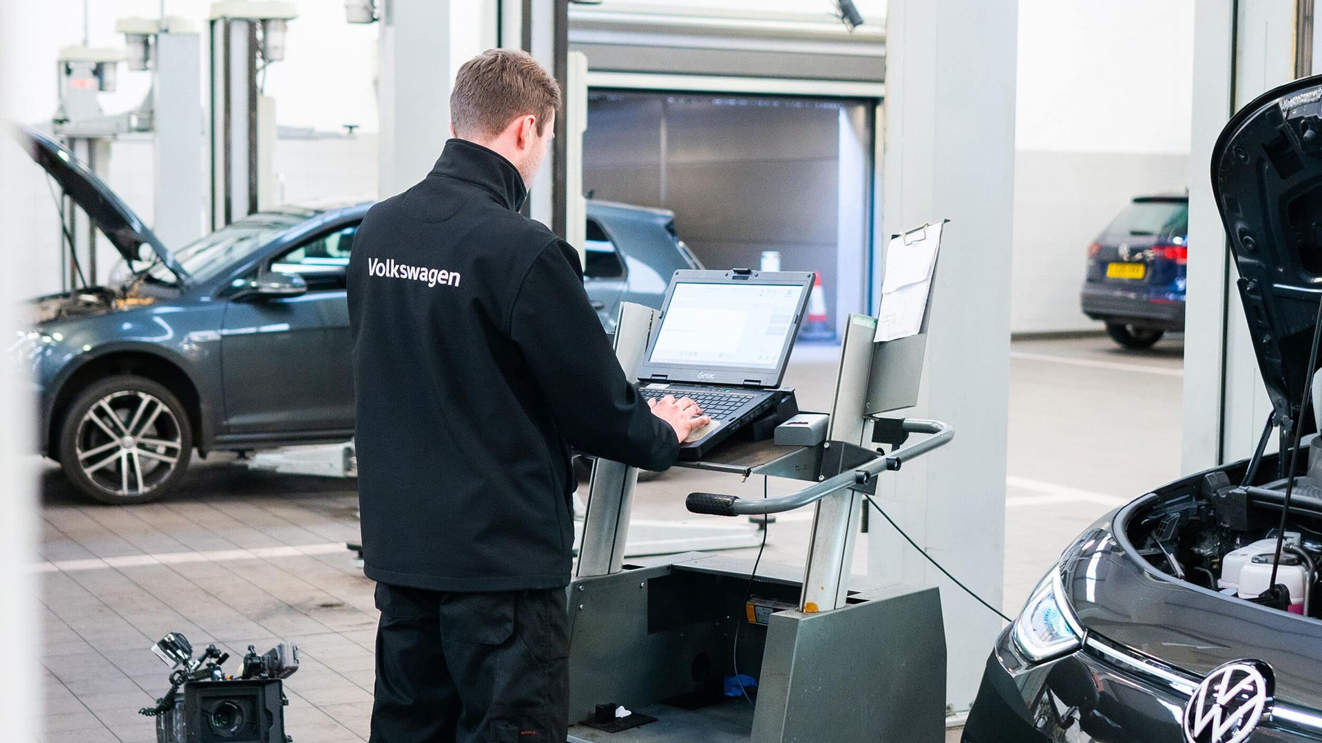 Volkswagen Mechanic On Laptop Connected to VW vehicle