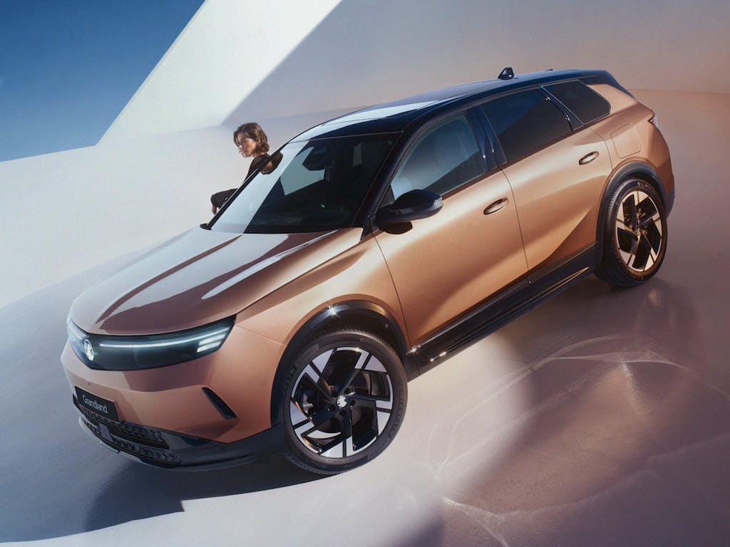 New Grandland Hybrid