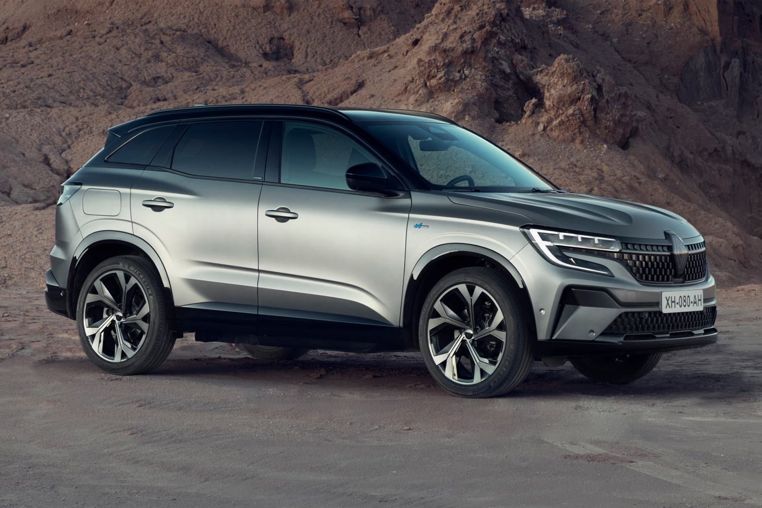 Silver Renault Austral Exterior