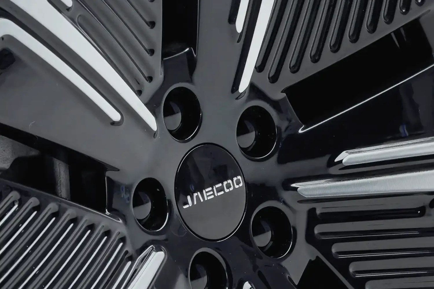 Alloy wheels on a New JAECOO 5 BEV