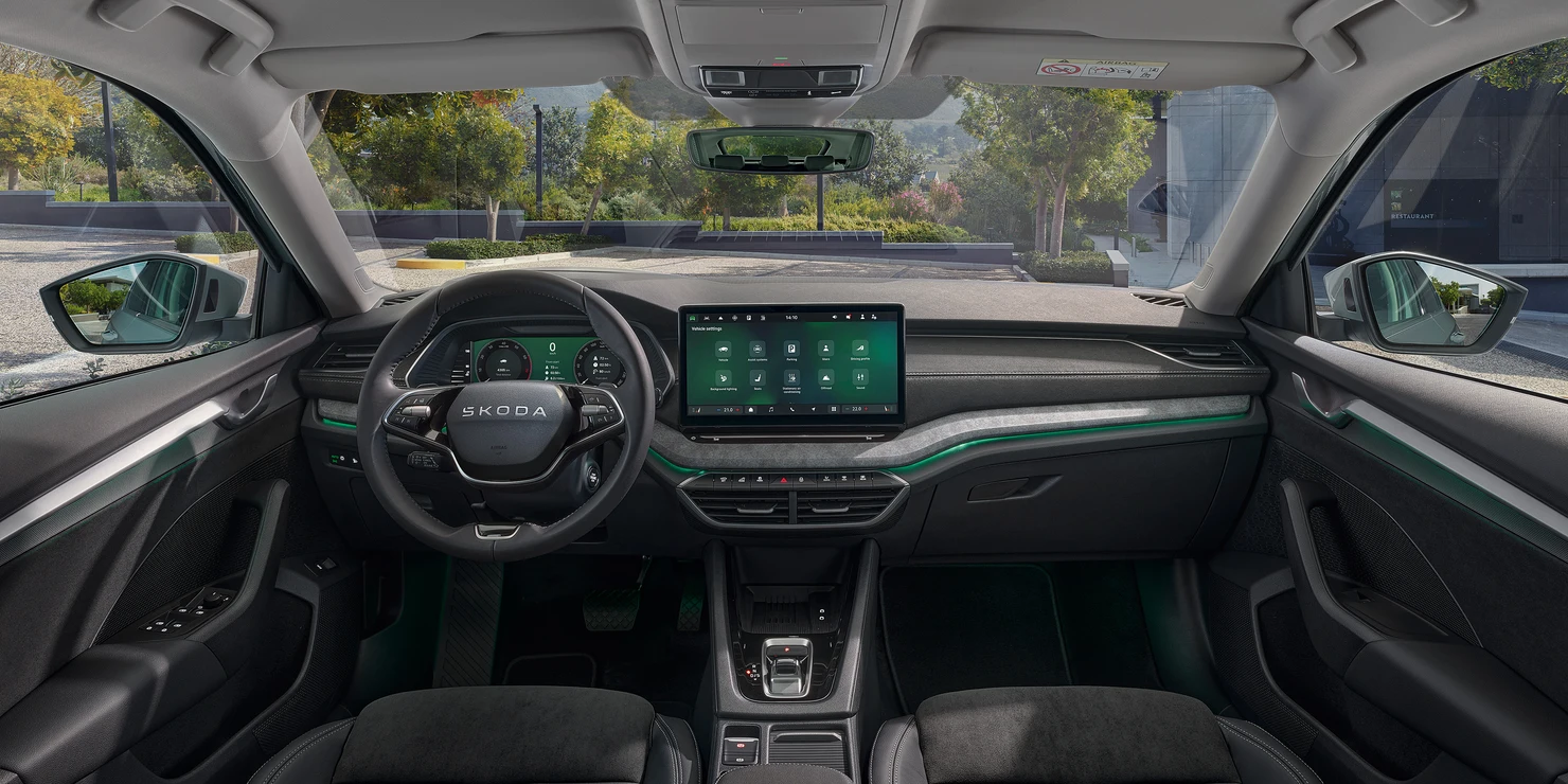 SKODA Octavia Estate Infotainment System & Steering Wheel