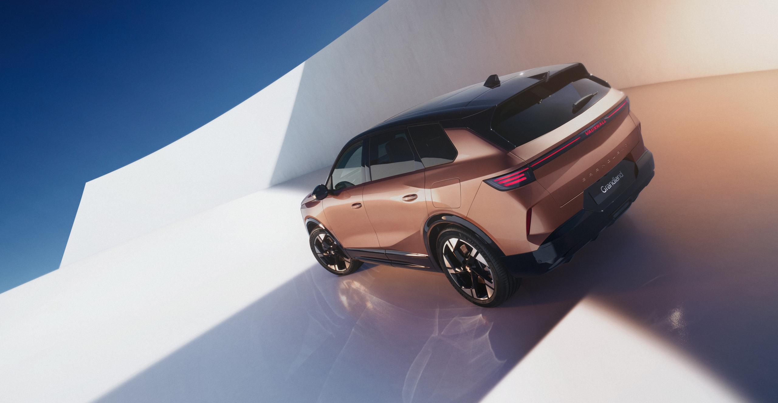 New Grandland 100% Electric & Hybrid models