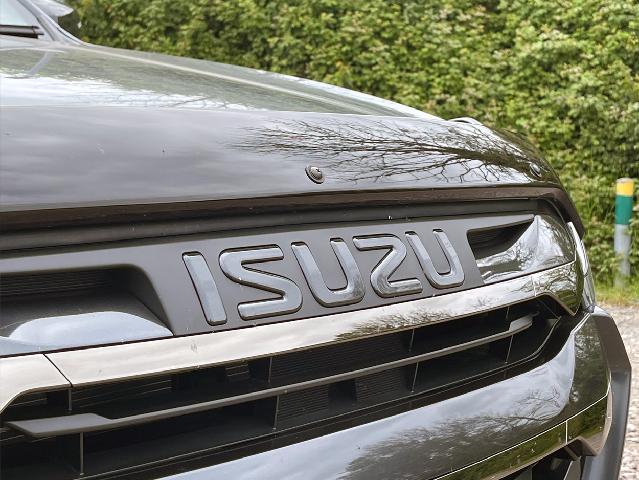 Isuzu D-Max V-Cross STEEL Edition