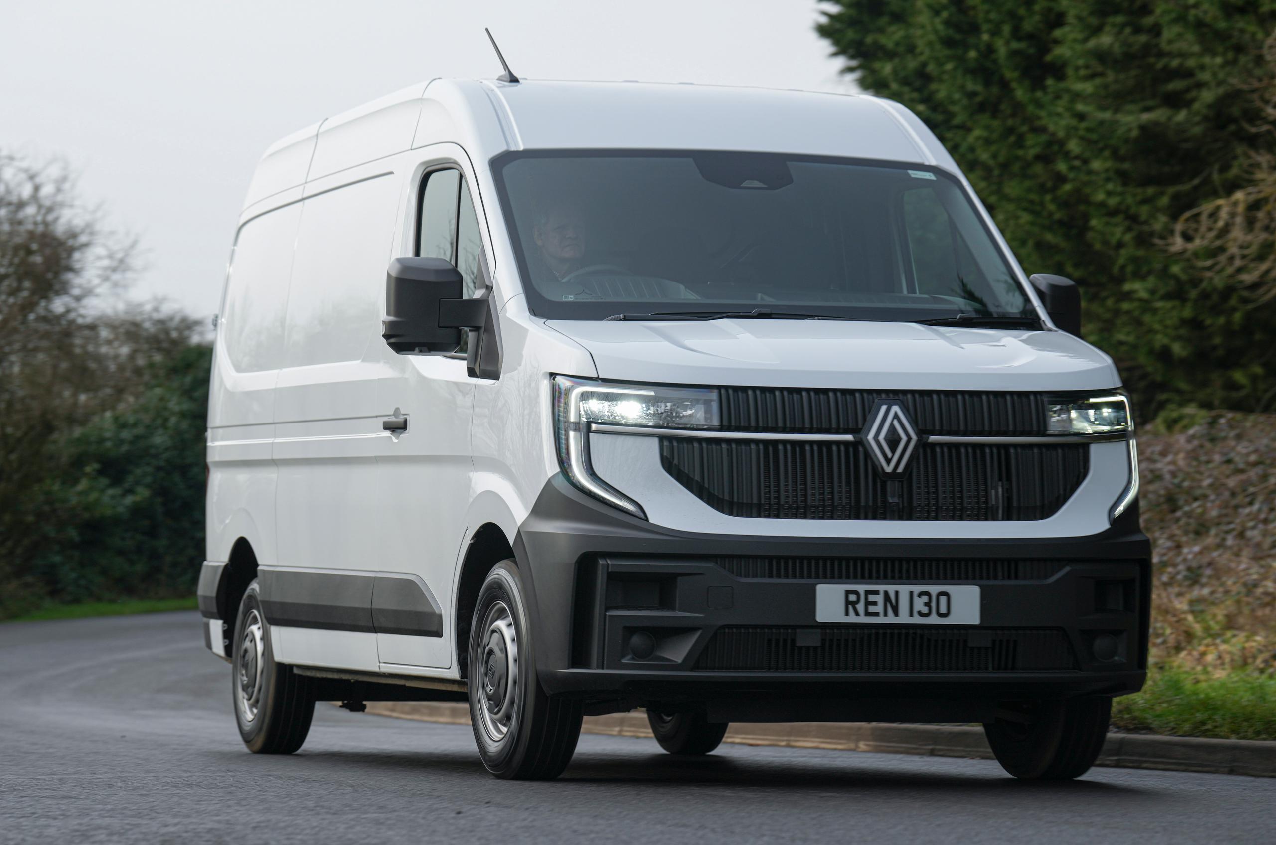 RENAULT MASTER RETAINS ‘LARGE VAN OF THE YEAR’ TITLE AT THE AUTO EXPRESS NEW CAR AWARDS 2026