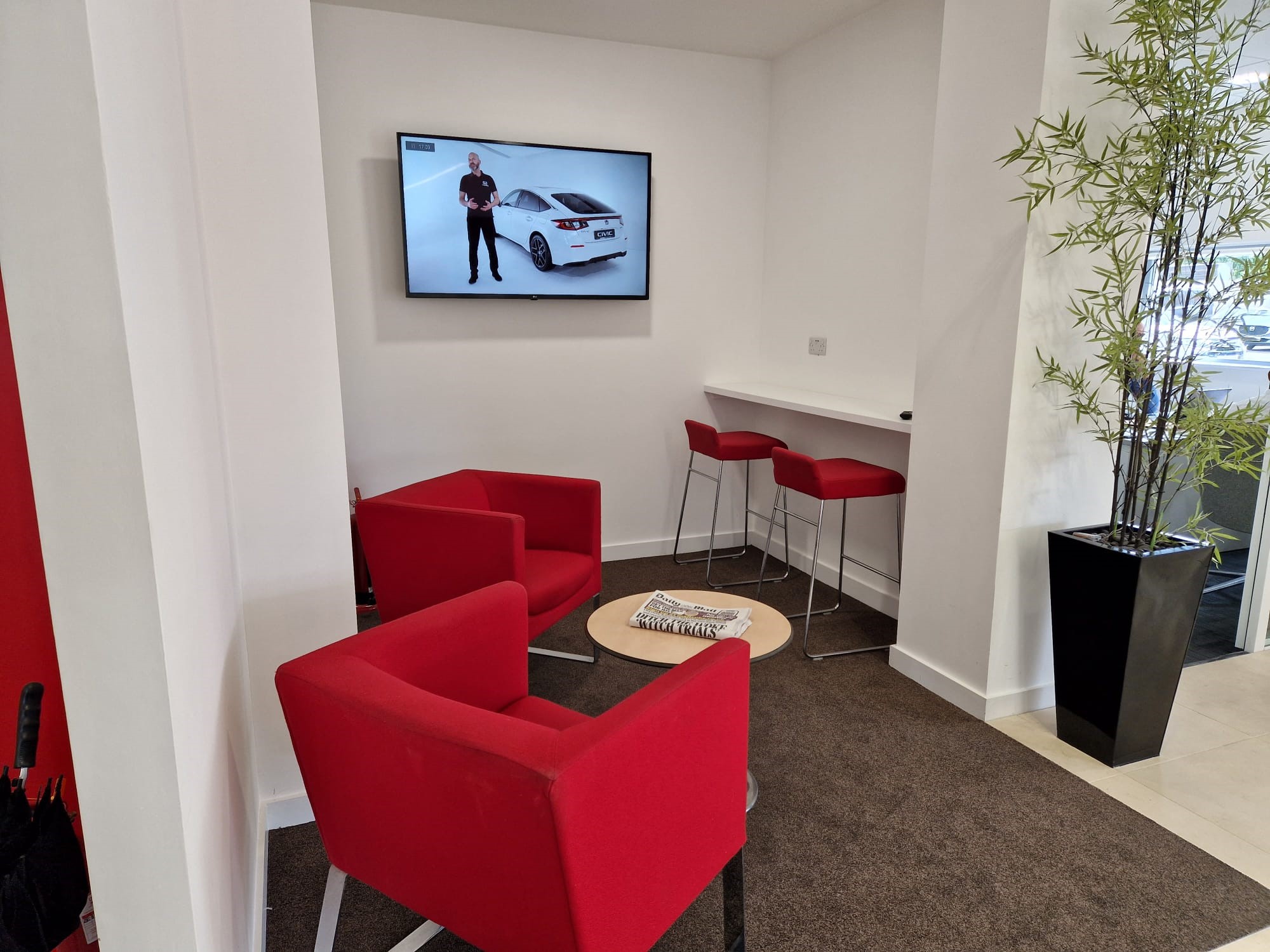 Horizon Honda Salisbury seating area 