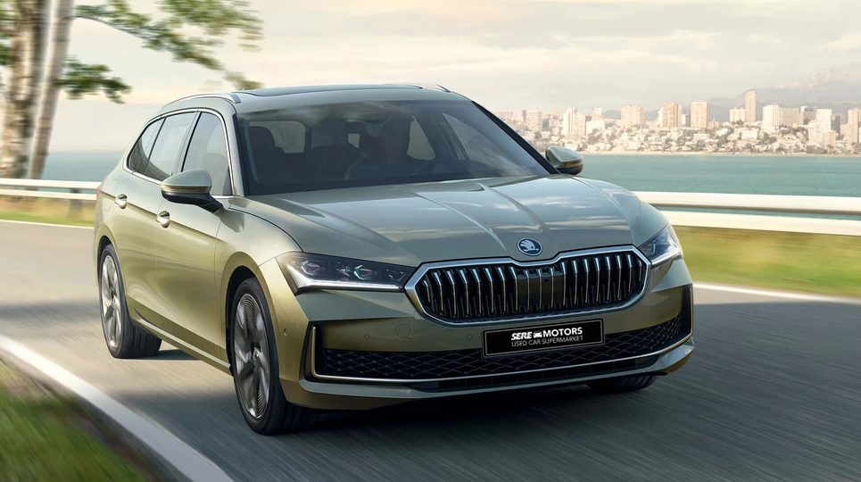 Green Skoda Superb Estate