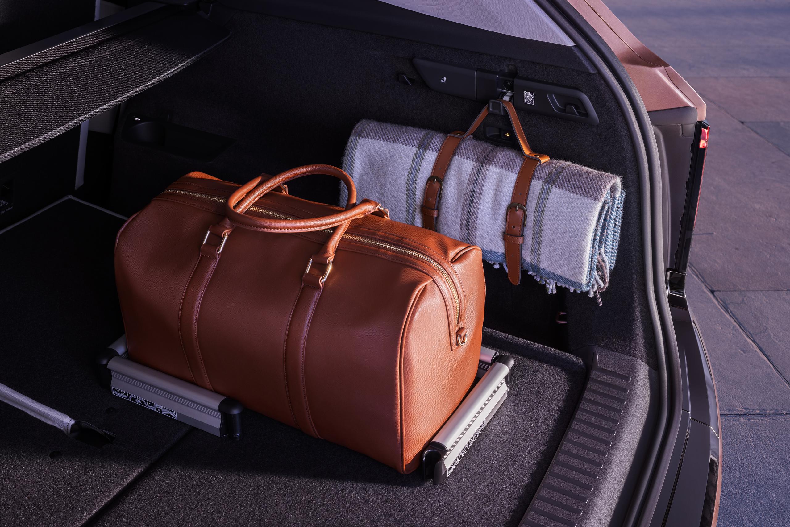 Bags in the boot of the SKODA Peaq