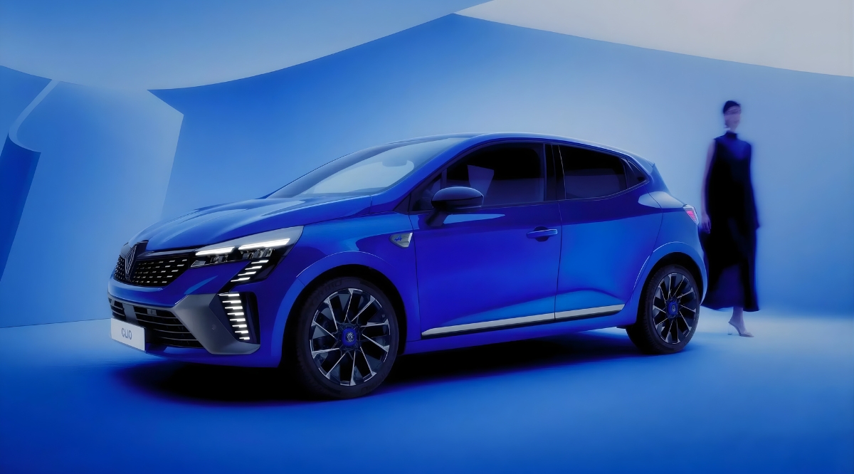 RENAULT CLIO FULL HYBRID E-TECH