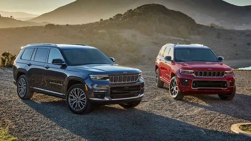 Blue and Red Jeep Grand Cherokee model parked on gravel in mountains