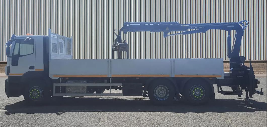 Refurbished IVECO Stralis Builders Crane