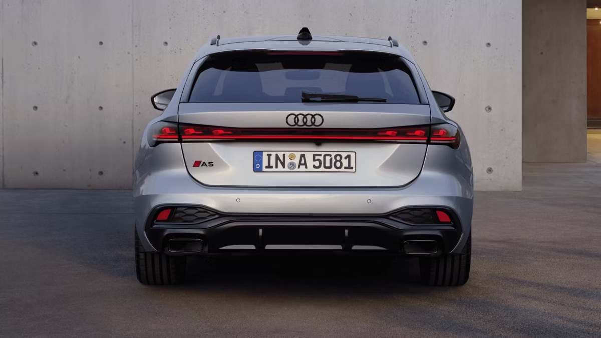 back view of Audi A5 Avant