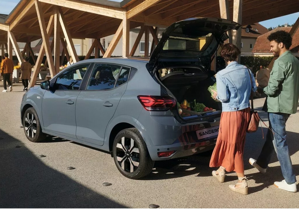 Sandero hatch open