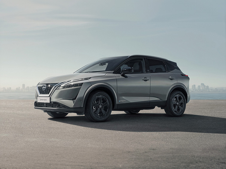 Nissan celebrates New Year awards for Qashqai and Townstar EV