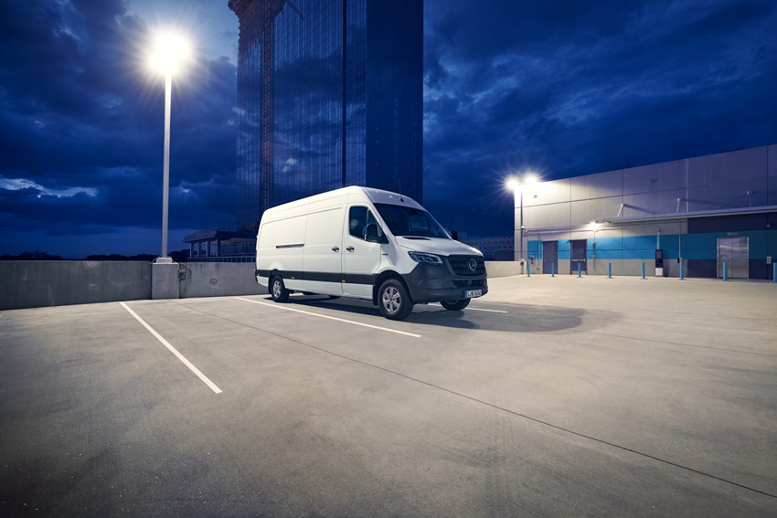 https://bluesky-cogcms.cdn.imgeng.in/media/xecpaq5q/7997509_esprinter_sideshot_09_panelvan_night_eu_ecirgb.jpg
