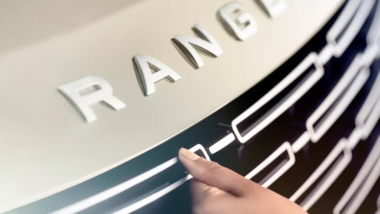 Close-up of Range Rover front grille and bonnet lettering detail.