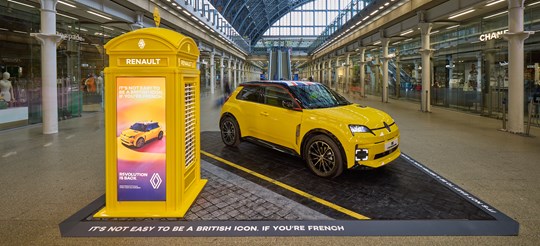 The Renault 5 E-Tech 100% Electric enjoyed a crowd at St Pancras International