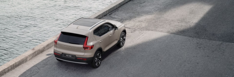 Volvo XC40 Top Exterior View parked by the sea