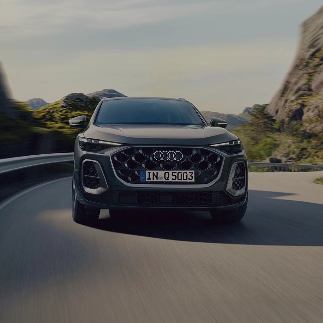 Grey Audi Q5