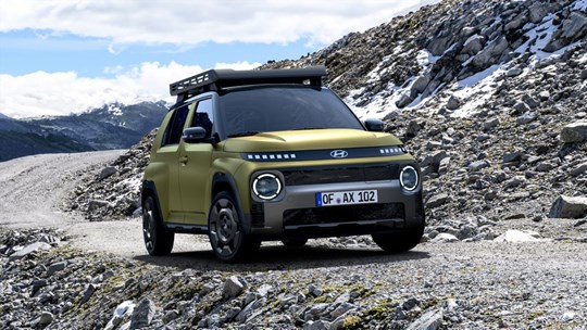 HYUNDAI UNVEILS INSTER CROSS: A VERSATILE ELECTRIC CITY CAR WRAPPED IN AN OUTDOOR-FOCUSED DESIGN