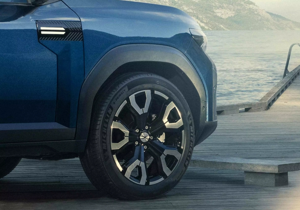 Dacia Duster close-up of alloy wheel and tyre, showcasing durable design and off-road capability.