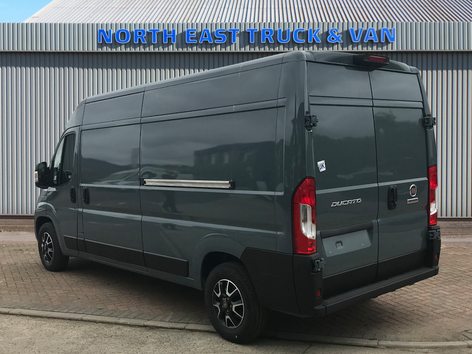 Black FIAT Ducato