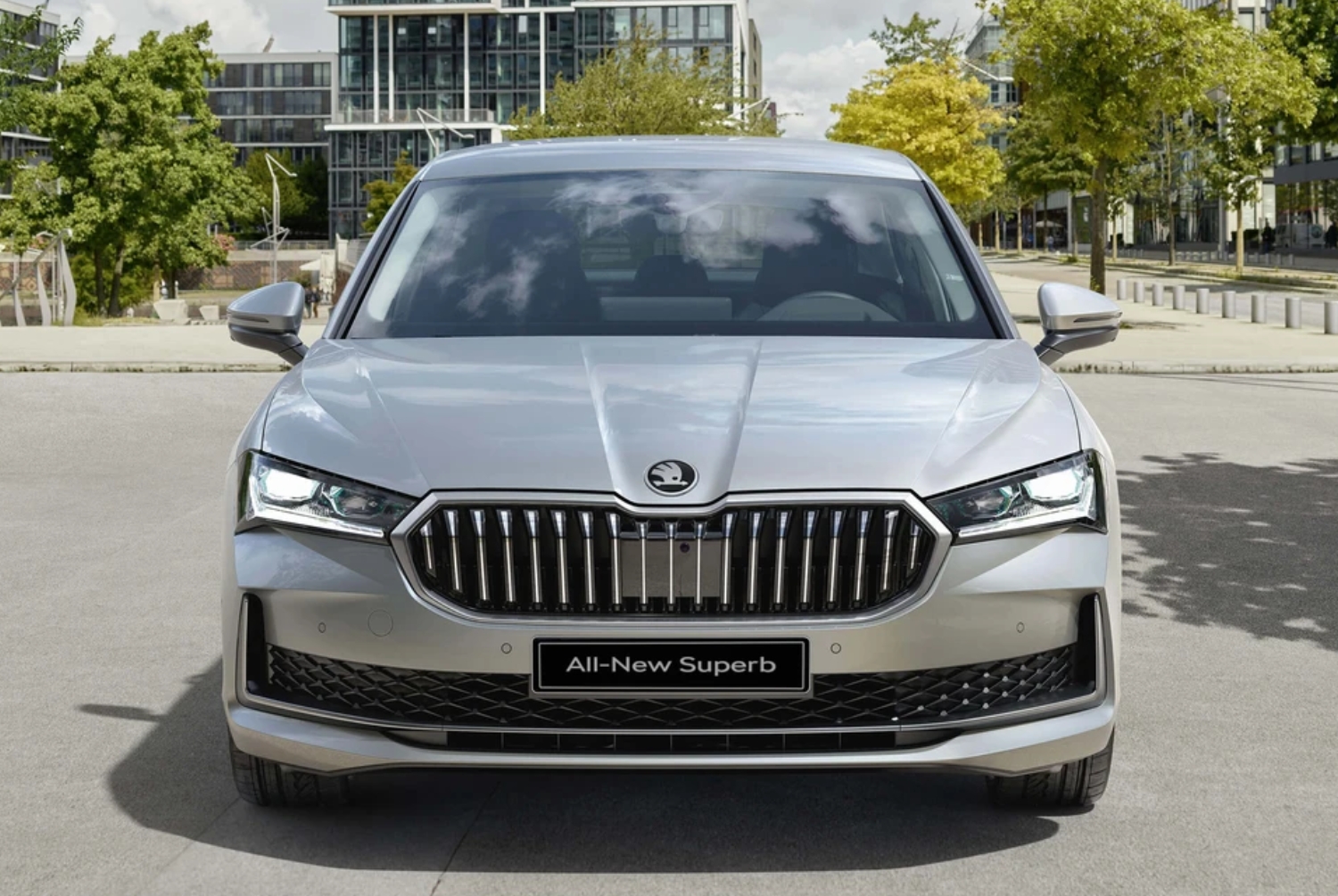Skoda Superb Hatch front exterior view